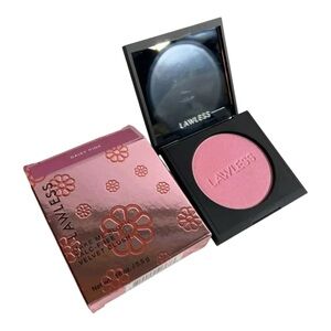 Lawless Daisy Pink Velvet Blush in Pink Daisy Shade
